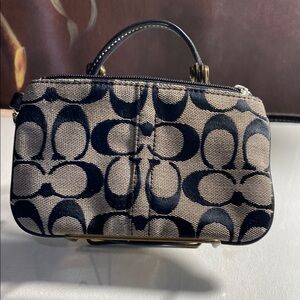 Coach Signature Canvas Bag - Black .